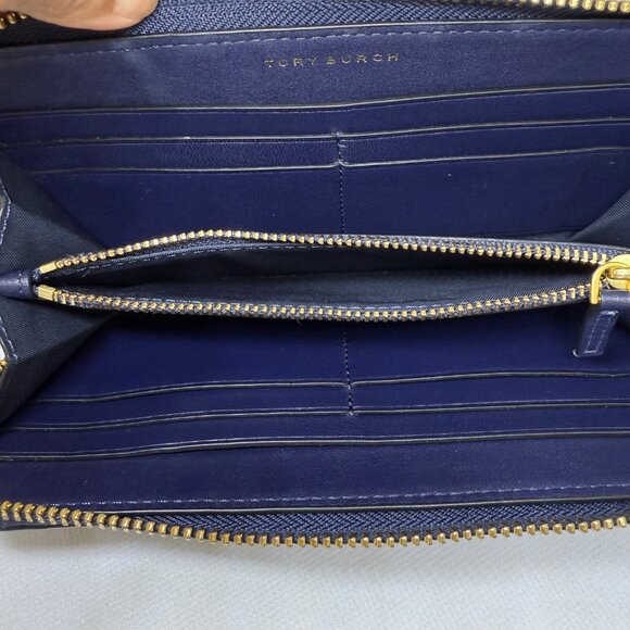 👜 Tory Burch Gemini Link Embossed Zip Continental Wallet - Picture 9 of 11